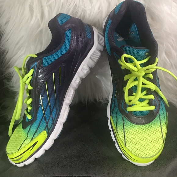 Shoes - FILA size 10 barely worn athletic shoe,